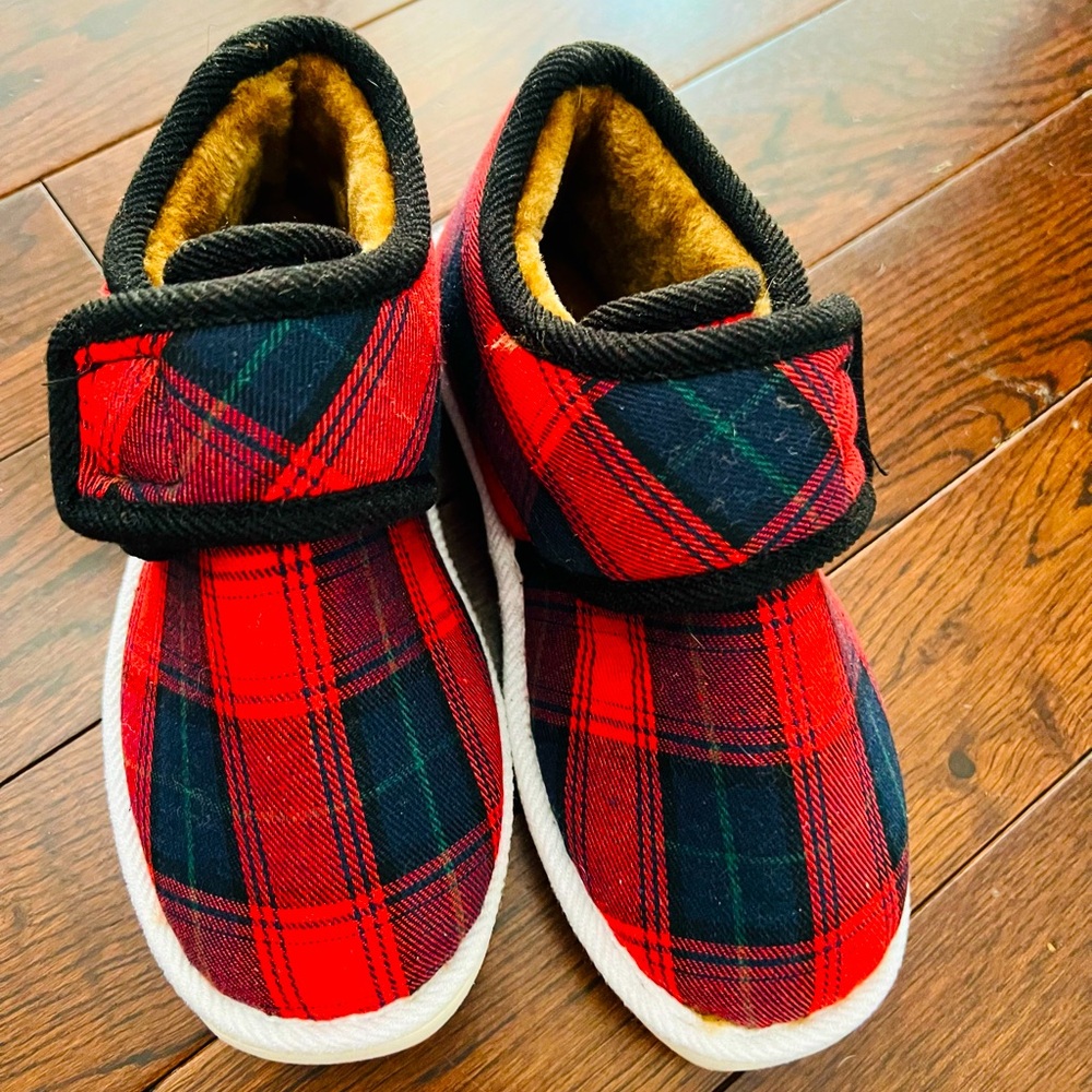 Brand New Warm Winter Boots, size 5